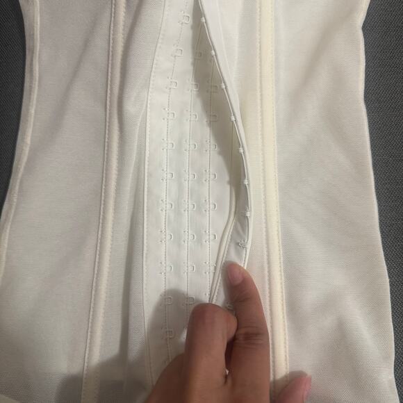 SKIMS Size Medium Marble White Corset Power Mesh Waist Trainer NWT - Picture 6 of 9